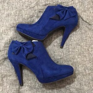 Navy blue suede booties